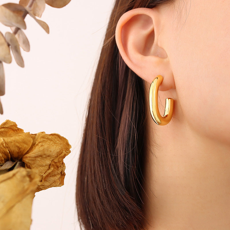 U-shaped glossy earrings