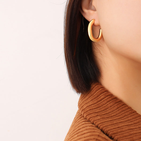 U-shaped glossy earrings